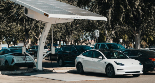 Da Tesla a nuove start-up: come l'elettrificazione delle auto sta creando nuove opportunità di business